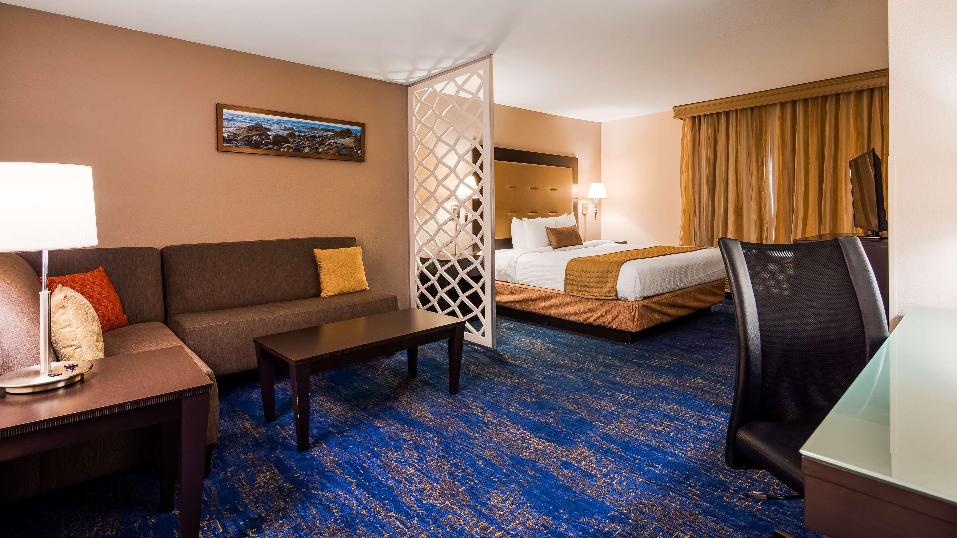 Western Executive & Hotel 3*
