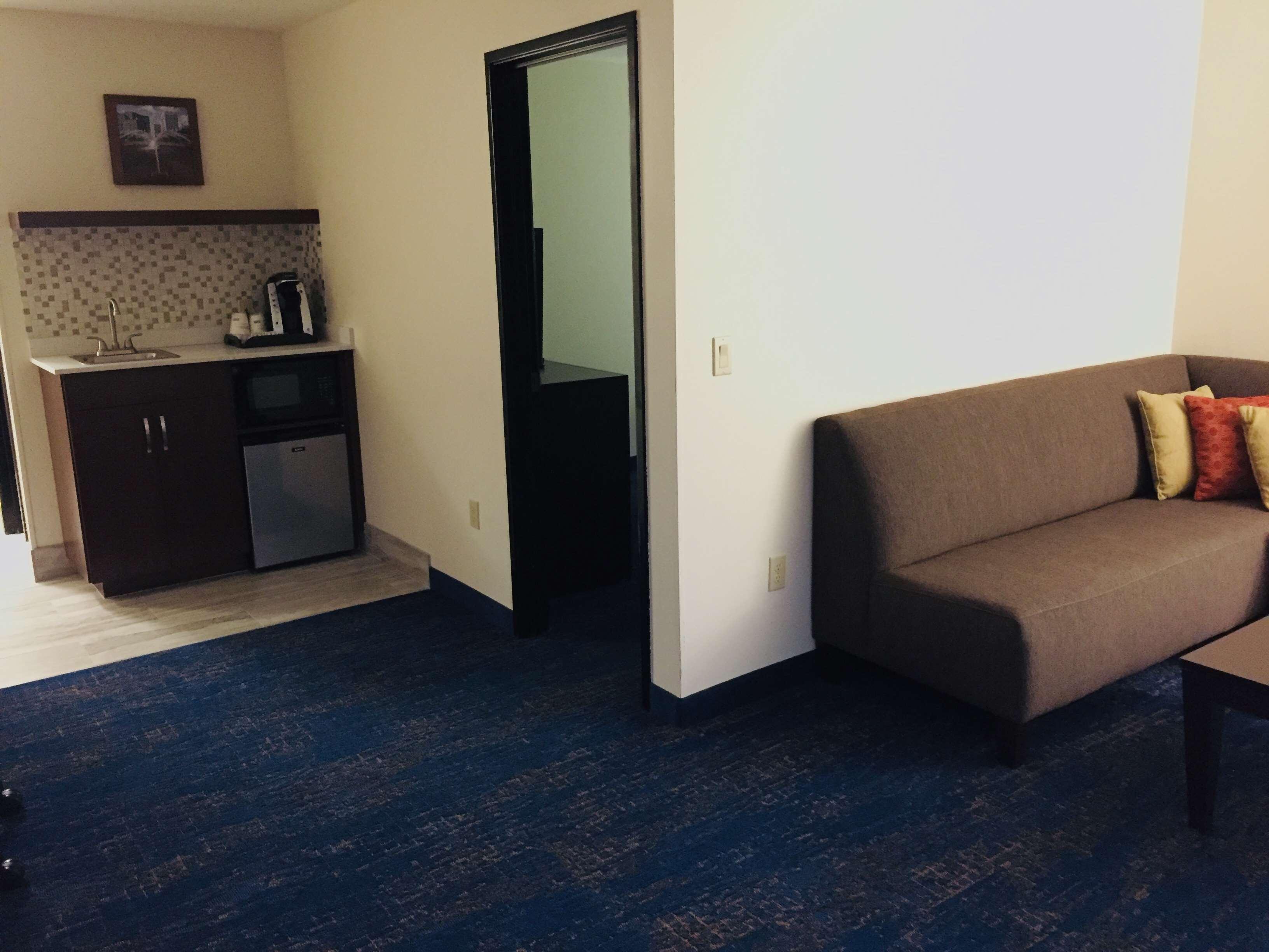 Western Executive & Hotel 3*