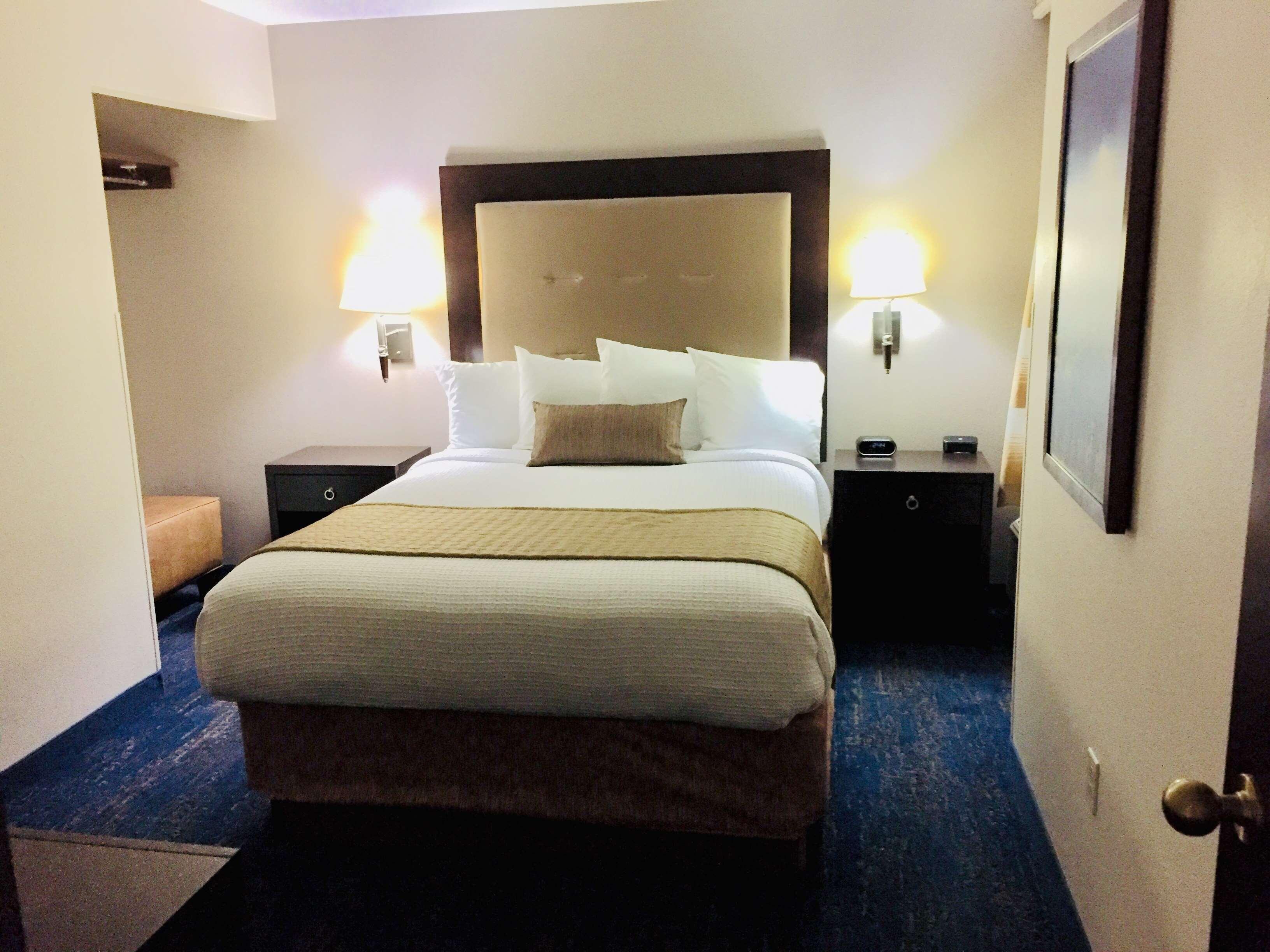 Western Executive & Hotel 3*